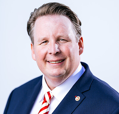 Portrait Clemens von Blanckart im Anzug